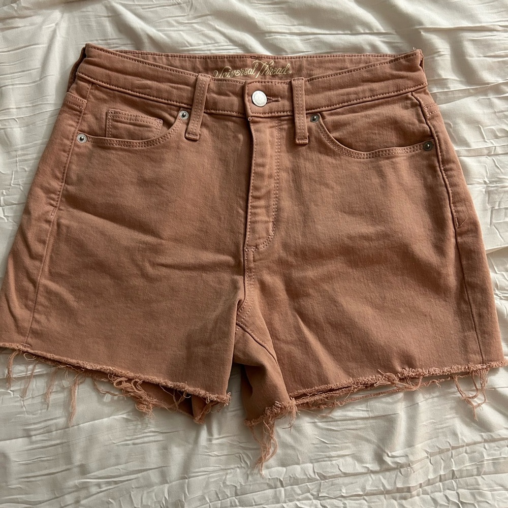 Size 6 Universal thread high rise shorts in mauve like color